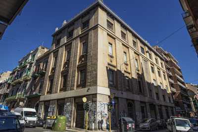 Il palazzo dell'ex Set: l� dove le centraliniste telefoniche mettevano "in contatto" Bari